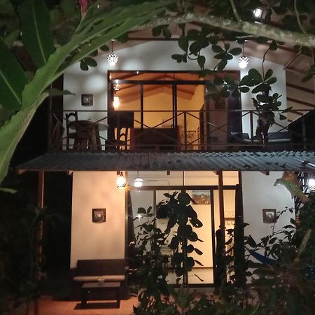 Casa Martina Lägenhet Cahuita Exteriör bild