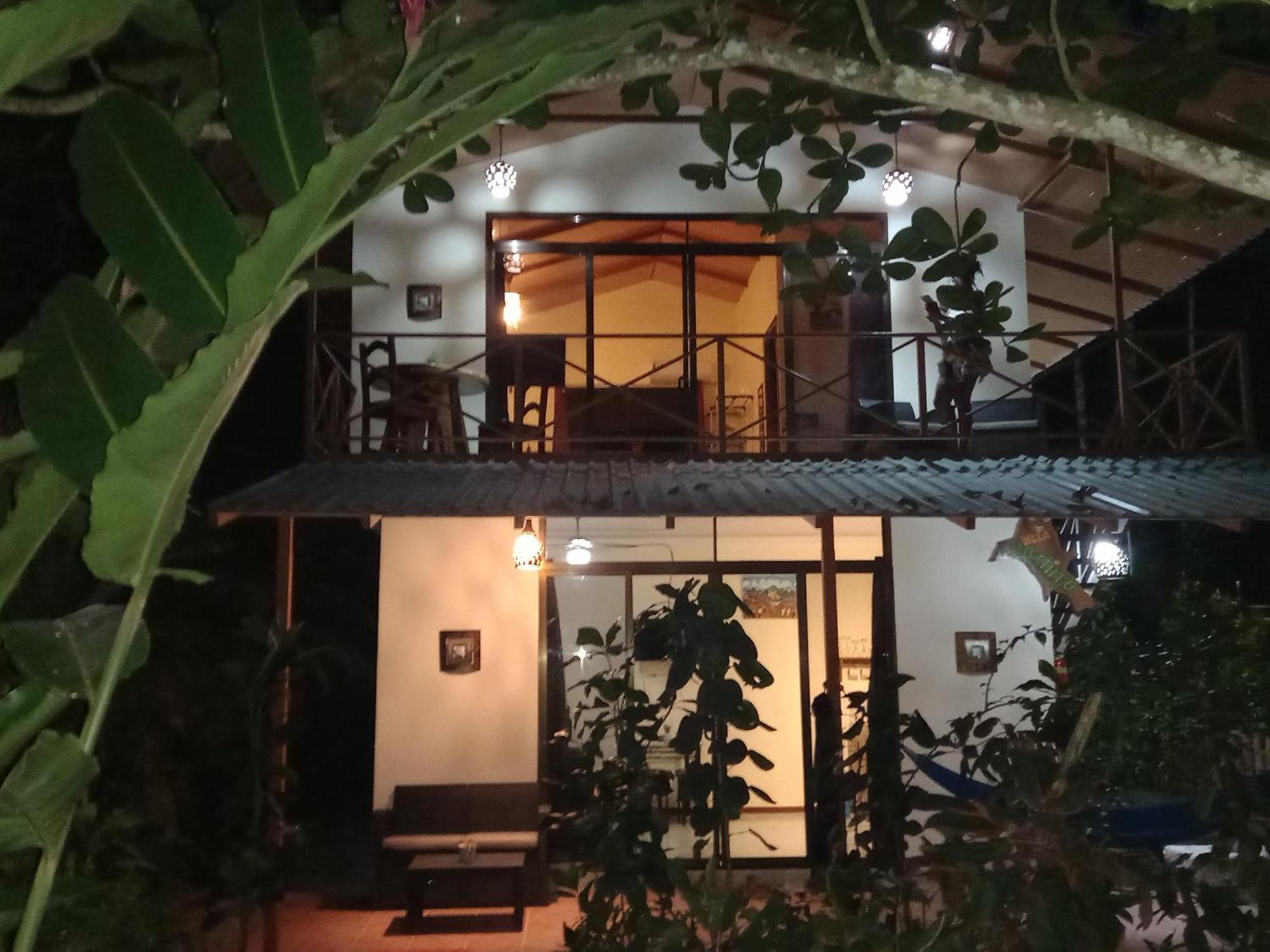 Casa Martina Lägenhet Cahuita Exteriör bild